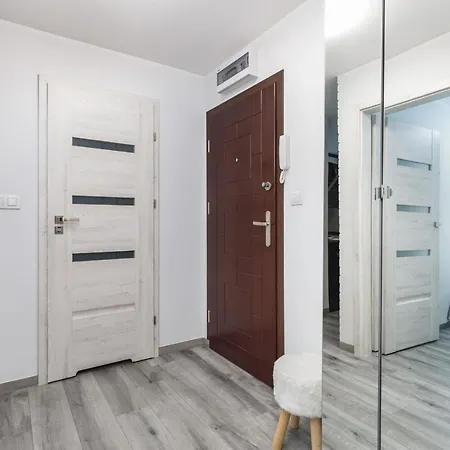 Centre Pet-friendly Koszalinska By Renters Apartment *
